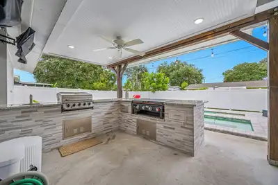 Image de Ruby Vista - Modern Home with pool & spa!