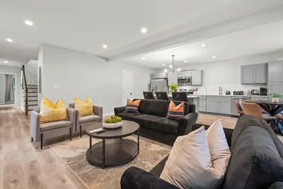 Image de Premium 3-Story Townhome | Perfect for Large Groups