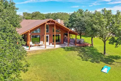 Image de ‘Rhodes Retreat’ w/ Dock on Cedar Creek Lake!