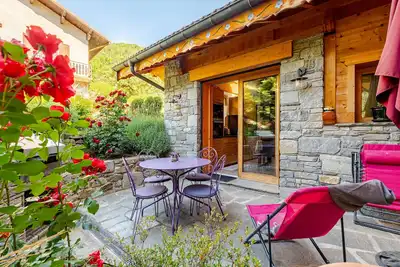 Image de Chalet \"Helnes - Contemporain\" avec vue sur les montagnes, terrasse privée et Wi-Fi