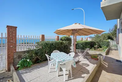 Image de Appartement 'Da Nonna Tina Vistamare' avec vue sur mer et jardin privé