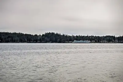 Image de Waterfront Serenity Awaits: Cozy 2 Bedroom Home w/ Stunning Views & Beach Access