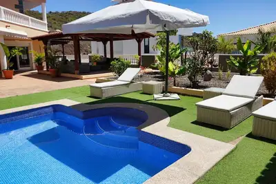 Image de Happiness Chalet with Heated Swimming Pool