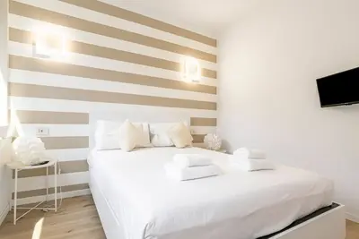 Image de Charming Apartment 230m from Isola M5