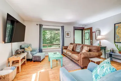 Image de Blacksburg Hideaway w/ Hot Tub ~ 5 Mi to Campus!