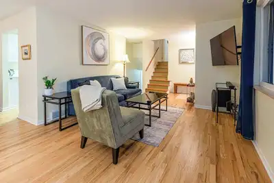 Image de Spacious 3br | Deck | Mountain Views + Trails