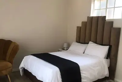 Image de Appartement exécutif sécurisé, WiFi, énergie solaire, Netflix