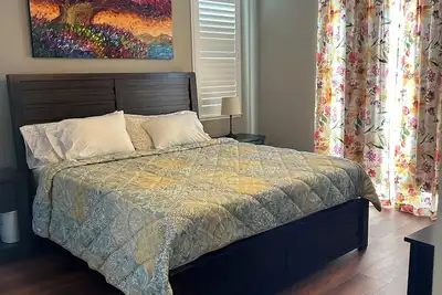 Image de Benicia Downtown Waterfront Living. . . Newly Furnished! ! ! \n