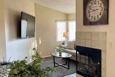 Image de “Prime Location! Cozy 2br 2 baths Home King Bed, Garage & Pets