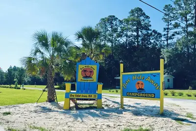 Image de Charming 1-bedroom cottage, Ac, pool, fitness room in Bay St. Louis