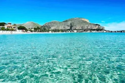 Image de maison de vacances à deux pas de Mondello Chambres avec air condit. , Tv, jardin