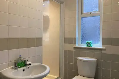 Image de Spacious 3 bed home w/ free parking outside lovely terrace near Anfield stadium