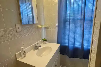 Image de A charming 2 bedroom apartment a few blocks from Dickson college