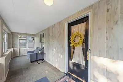 Image de Craftsmen Style Home near campus and downtown