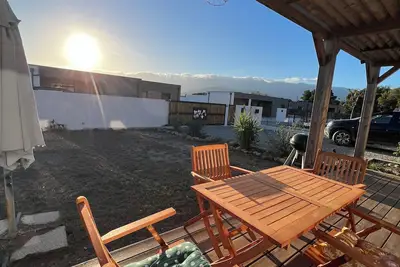 Image de Villa moderne en bois entre mer et montagne - jardin et terrasse couverte