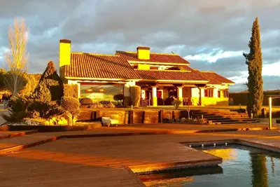 Luxury villa \"La Traviesa\". Site in a valley of vineyards