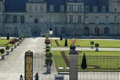 Image de Face au Château de Fontainebleau, appartement confortable et élégant
