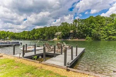 Image de The Blue Flamingo (5-Bedroom Home) by RedAwning