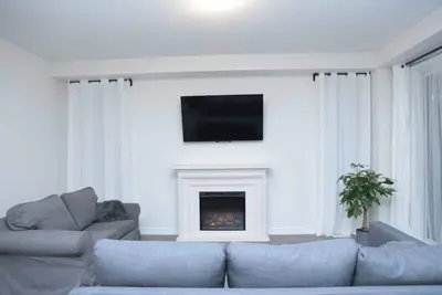 Image de Newly Built Spacious Retreat: 3bdr & 2. 5 Bath