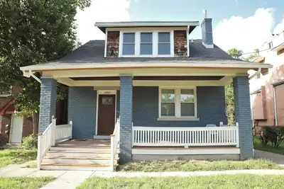 3-bedroom house in awesome Cincinnati with WiFi, Ac, and off street parking.