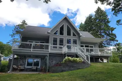 Image de Northern Mi Lakefront Retreat – Year-Round Oasis for 12 Guests\n\n
