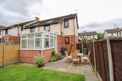 Beckside Garden Brampton - sleeps 4 guests  in 2 bedrooms