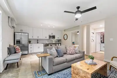 Image de Spacious 2-Bedroom in Forest Hill with Parking