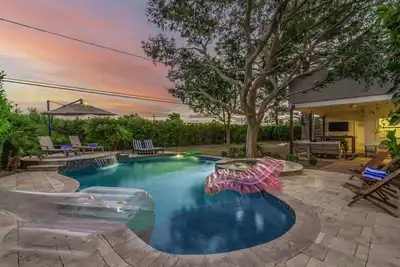 Image de Luxury Arcadia Home Upper Deck