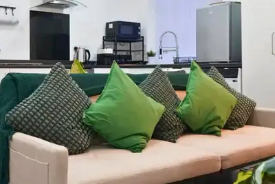 Image de Welcome to our stylish 2-bedroom flat located at Bridge Street West, Birmingham