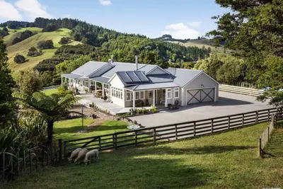 Image de Te Whare Farm \nCountry escape yet so close to Auckland