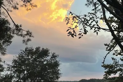 Image de Lakefront living at its best! Scenic views