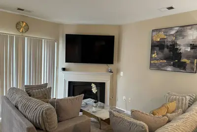 Image de Golden Lux \nTwo-Bedroom, Two-Bath