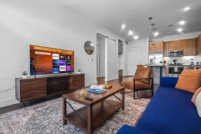 Image de Modern Artistic 2 Bed 2 Bath Condo with Pool and Golf Sim