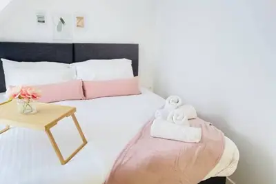 Image de Amethyst - Modern 4 Bedroom 2 Gardens Wi-Fi Sleeps 8