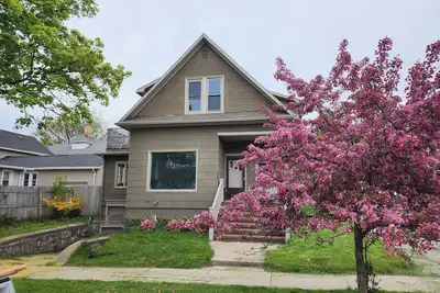 Image de Great 3-bedroom House close to town and beaches, in Manistee, deck, WiFi and Ac