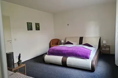 Image de Geräumiges Ferienhaus mit Riesigem Garten Perfekt für Entspannung und Erholung