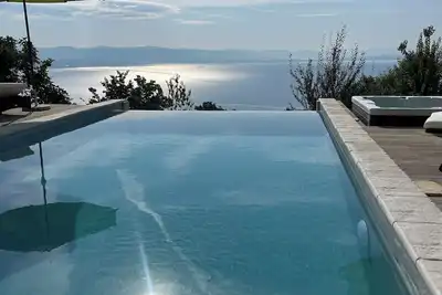 Image de Ferienhaus in Einzigartiger Lage mit Meerblick und Infinitypool