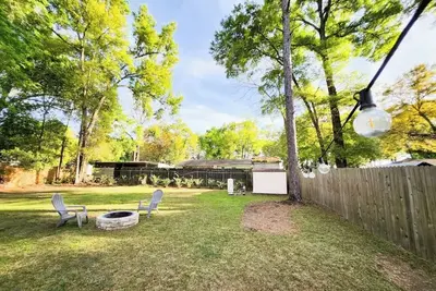 Image de 3-bedroom house in charming Ocala with Ac, WiFi. \nLocated in the heart of Ocala