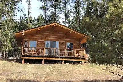 Image de Log cabin with WiFi in quiet community above Custer.