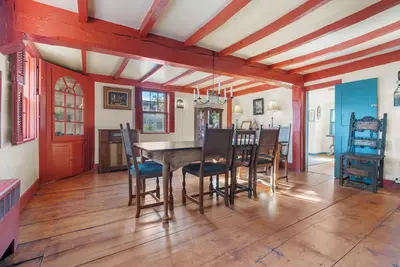 Image de Historic 1686 Home Near Downtown l 5br Retreat