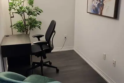 Image de Modern 1-Bedroom Condo in Central Toronto with Ac, Fitness Center, and WiFi