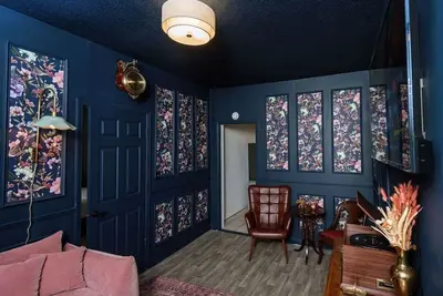 Image de Unique Stay at the Historic Train House 2. 5 miles from Stadium - King Bed