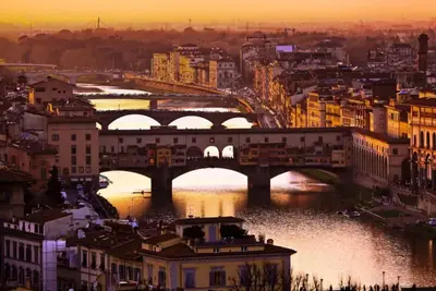 Palazzo Botticelli by Ponte Vecchio, several units! Perfect for big groups!