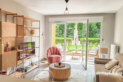 Image de Superbe appartement à 2 pas de la mer, rez-de-jardin, 2 chambres, parking privé