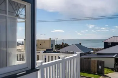 Image de Ocean Breeze - Modern Comfort with Outdoor Entertaining and Ocean Views