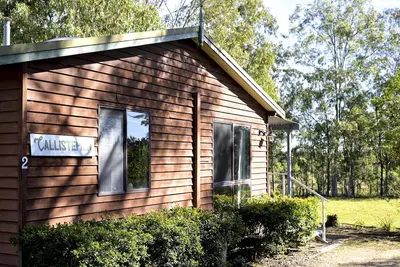 Image de Callistemon Cabin 2 - 2 bedroom with 1 x queen and 1 King or 2 king singles + sofa bed
