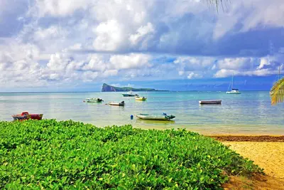 Image de ☀️À 300m de la plage! Bungalow comfort avec Wifi, Jardin, Clim, Piscine (4) ☀️