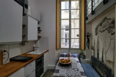 Image de Charming duplex studio in old Nice 200m from beach with A\/C & Wifi