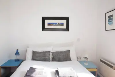 Spacious, modern 2-bed in Temple Bar with views across the City