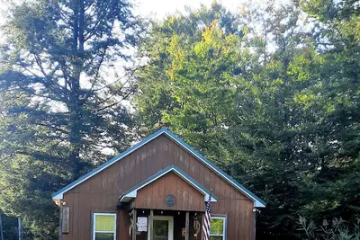 Image de Escape to your cozy 2-bedroom camp near Oneida Lake.
